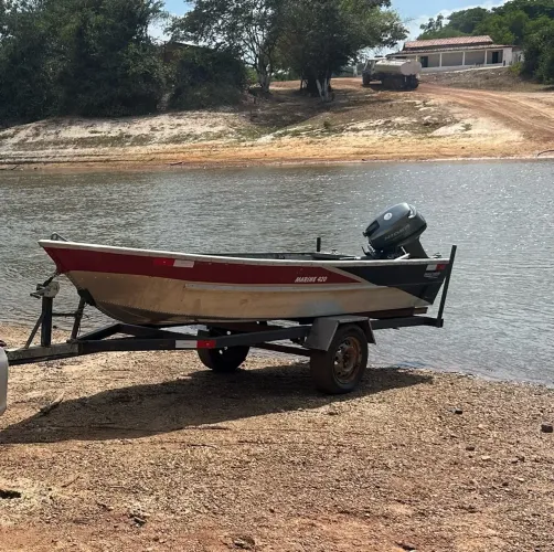 Barco motor e carrocinha 