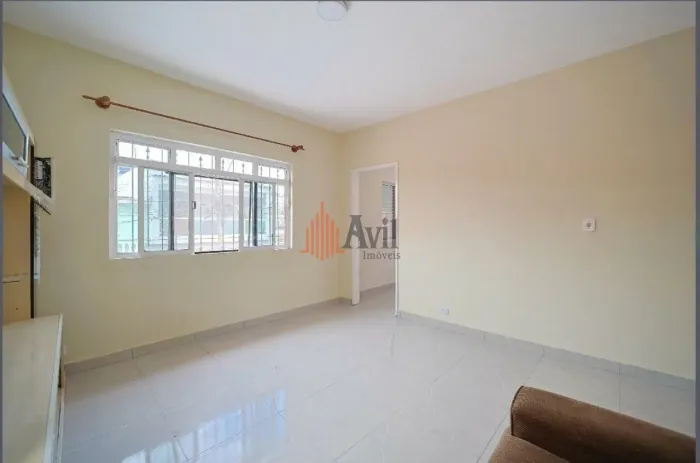Casa Residencial 200m² com 3 quartos, 2 banheiros e 2 vagas para Venda ou Locação na Vila 