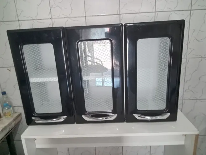 VENDO UM.ARMARIO AEREO 3 PORTAS DE ACO SEMI NOVO