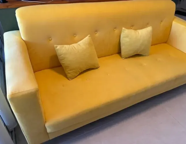 Sofá Leroy Merlin Amarelo 2m - com almofadas