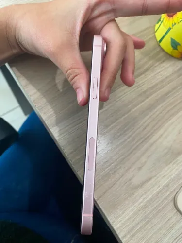 Troca-se iPhone 15 Plus em 15 normal ou 16