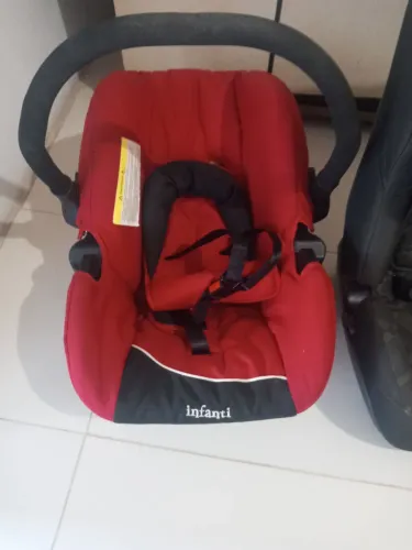 Cadeirinha + bebê conforto