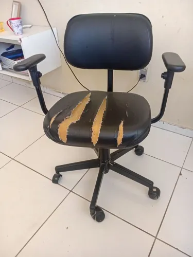 Cadeira com avarias