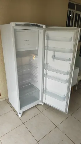 Geladeira Consul Frost Free 342 litros funcionando perfeitamente tudo certinho voltagem 11