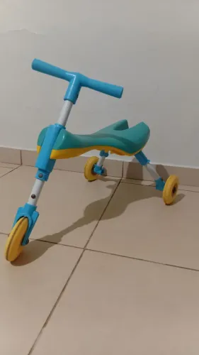 Triciclo infantil dobrável
