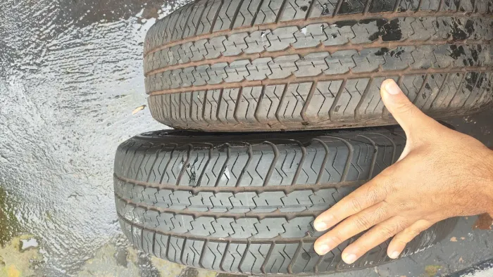 Vendo 2 pneus Pirelli cronos 175/70r 14