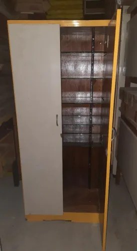 Armário e Multiuso com Prateleiras de Vidro