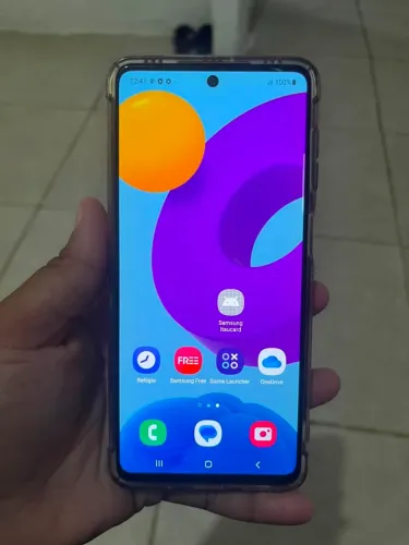 SAMSUNG M52