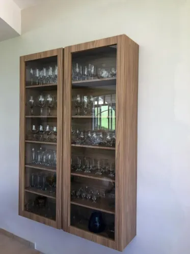 Cristaleira Com Portas Articuladas