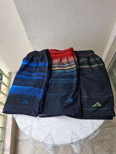Kit com 03 short de microfibra com elastano sublinhado, usados, tamanho M, ótimo estado
