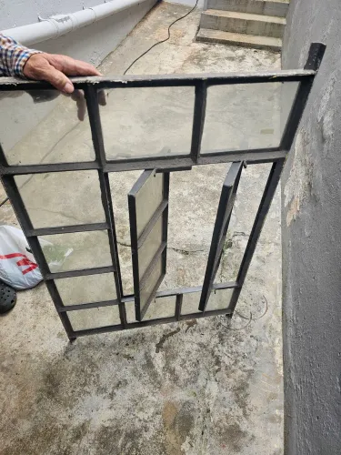 06 Janelas de ferro reforçadas com vidros várias medidas
