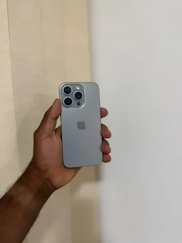 iPhone 15 Cinza
