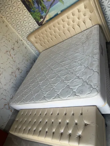 Vende se essa cama king casal (sem o colchão)