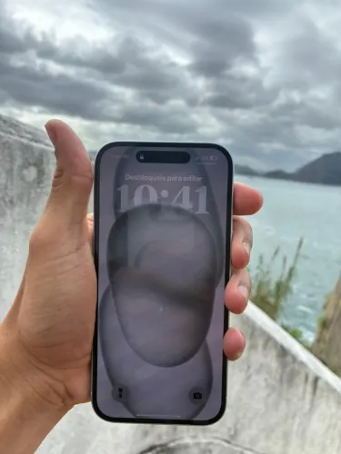 Vendo iPhone 15 novíssimo 9 meses de uso