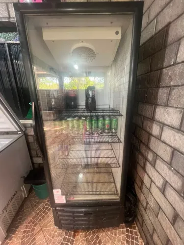 Vendo um freezer, expositora e um fogão 6 boca industrial 