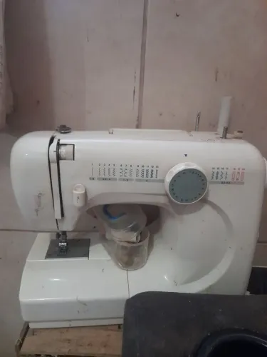 Máquina de costura caseira 