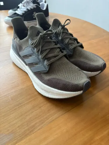 Tênis adidas ultraboost 42
