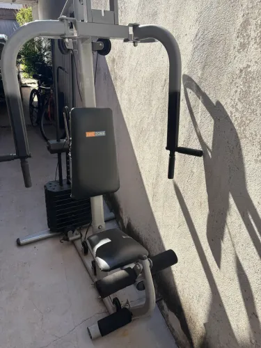 Estação para treino e supino