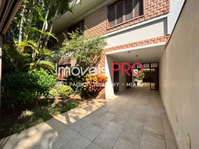 Linda casa em rua fechada no Planalto Paulista !