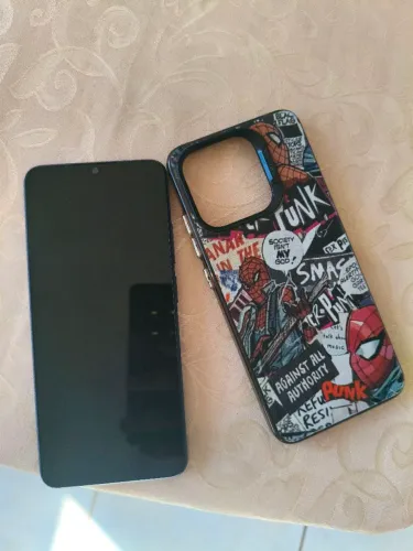 Vende-se redmin 12c seminovo, vem com um carregador original,  mais capinha 