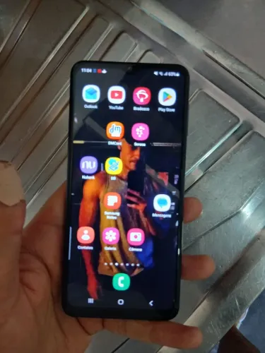 Vendo celular SAMSUNG A325G na caixa com nota fiscal, nunca quebrou absolutamente nada,.