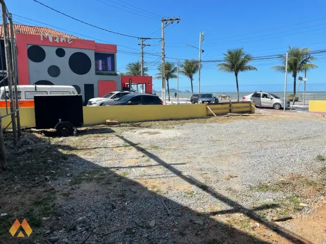 Frente Praia dos Cavaleiros!!! Terreno de Esquina c/ 368 m²!!