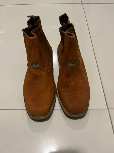 Bota Botina marrom