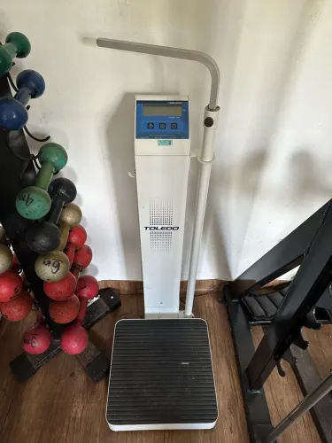 Balança Antropométrica Profissional 200kg 2096pp/2