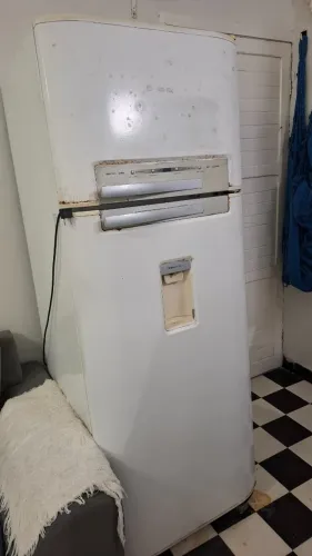 Geladeira usada Electrolux DFW48, 409 litros