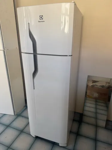 Geladeira Electrolux (DC35A) 260 L