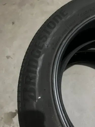 Pneus 225/60/R18 (três)