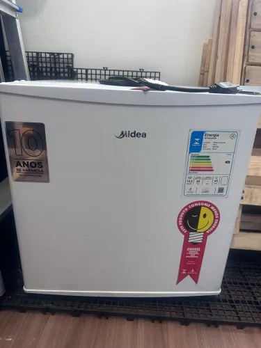 Frigobar Midea 220V