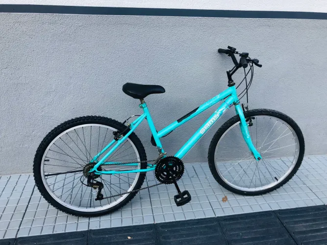 Bicicleta aro 26, 21 velocidades, pneu traseiro e câmeras novos 