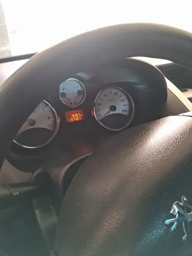 Peugeot 207 Sedan Passion XR 1.4 Flex 8V 4P 2013