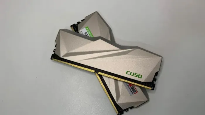 16GB (2X8GB) CUSO RGB 3200MHZ