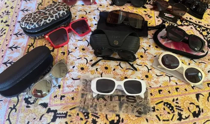 Óculos de sol cada, marcas Calvin Klein, Louis Vitton, Chilli Beans, Armani, Kits, Italian