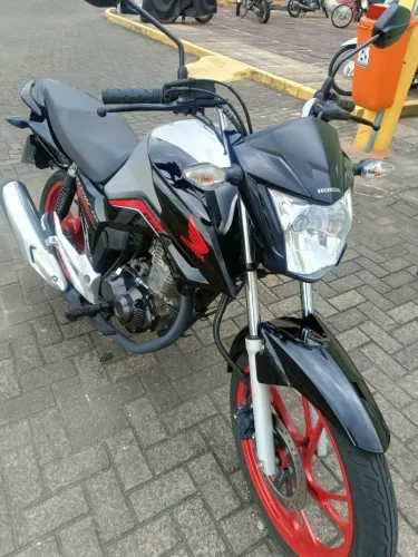 Titan CG 160 Steet- 2023 semi-nova pouco rodada