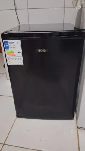 Frigobar semi novo Eos