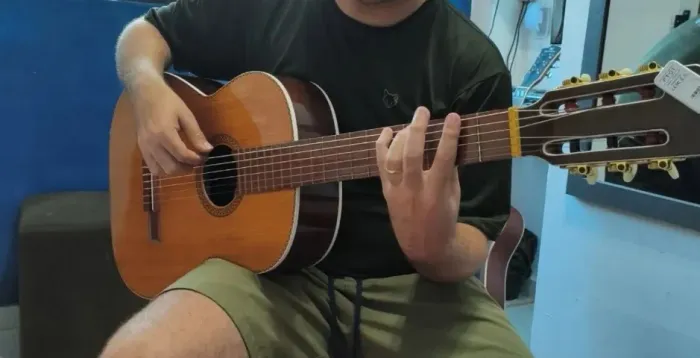 Violão artesanal de luthier clássico todo sólido
