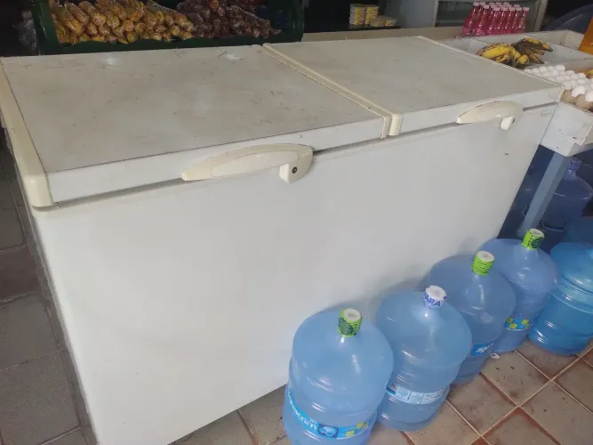 Vendo frizzer novo com defeito de vazamento de gás 