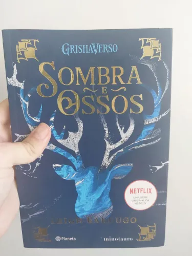Sombra e Ossos livro 1