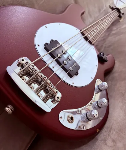 Baixo Music Man Americano Made In USA SUB 2003