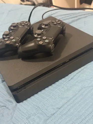 PlayStation 4 + 2 Controles - Excelente Estado