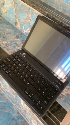 Tablet com teclado estado zero