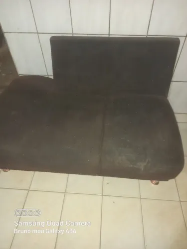 Vende-se um sofá
