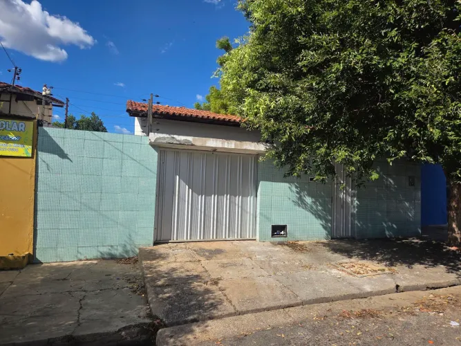 Vendo Excelente Casa com 4 Quartos e Piscina no Memorare Zona Norte de Teresina