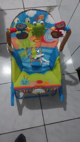 Cadeira de balanço e vibra bb