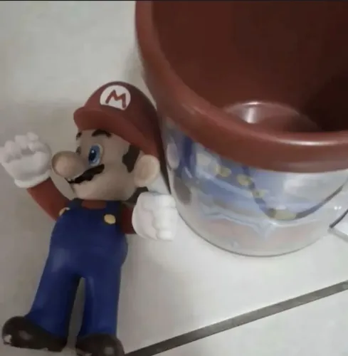 kit com caneca platica + boneco temático ( Mario ou sonic) Valor por kit