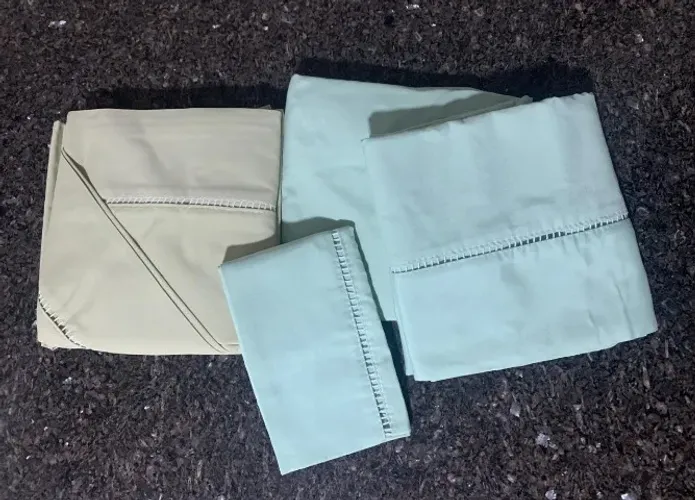 Kit de 2 Jogos de Lençol para Berço em Algodão NOVOS + Naninha