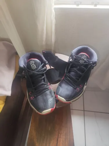 Tênis Nike Kyrier